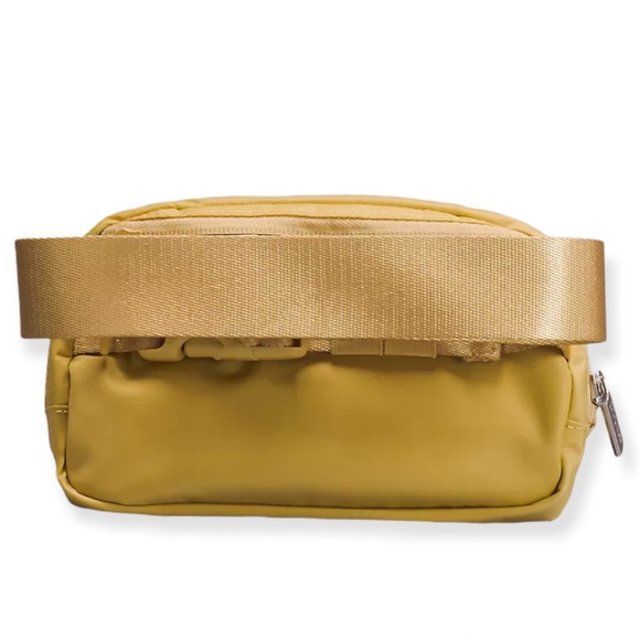 Lululemon Everywhere Belt Bag Golden Sand Extended Strap - Picture 4 of 6
